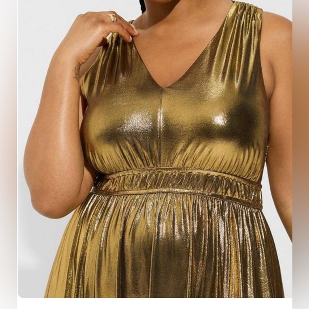 LAST 1 -Liquid Double V-Neck Dress is daring.
Only 1 left. Are You Bold Enough?